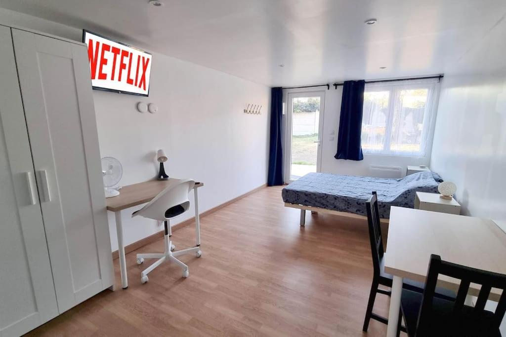 Studio En Rez De Jardin Avec Terrasse Privee - Le Petit Chateau Avesnois - Tv - Wifi - Logement Complet Avesnes-sur-Helpe Exterior foto